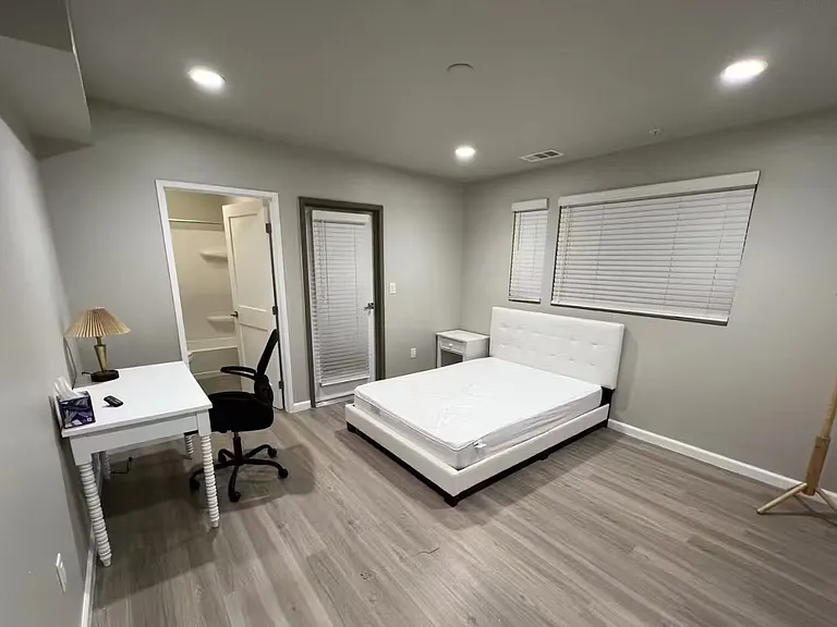 1286 W 37th Dr #1 — Photo 3