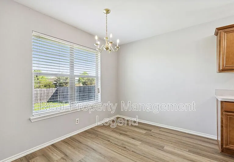 110 Magnolia St — Photo 13