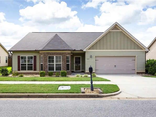 605 Gwynnes Way, Opelika, AL 36804
