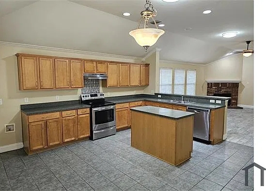 4 bed, $3,085 — Photo 4