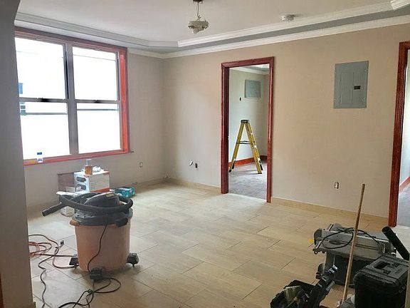 5th image of 2058 36th St #2