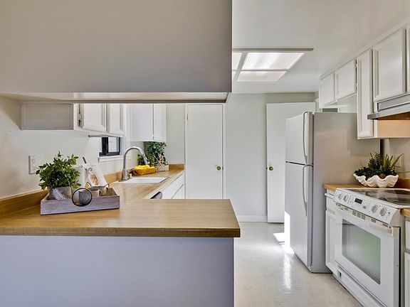 5th image of 18949 Sara Park Cir
