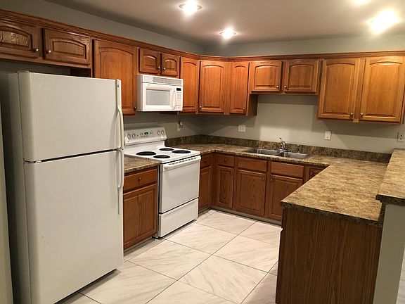 3rd image of 8801 Timber Creek Ln