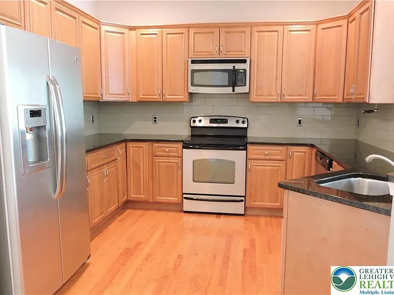107 Highlands Blvd — Photo 8