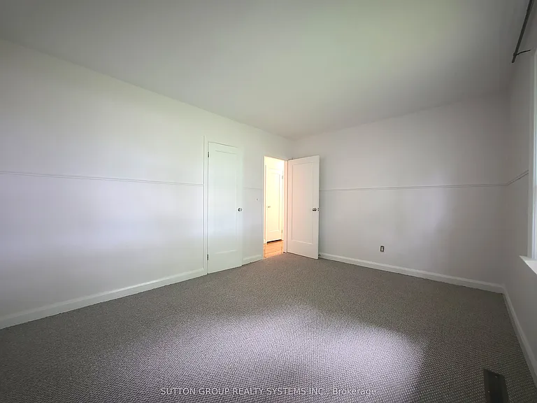 998 King Rd — Photo 15