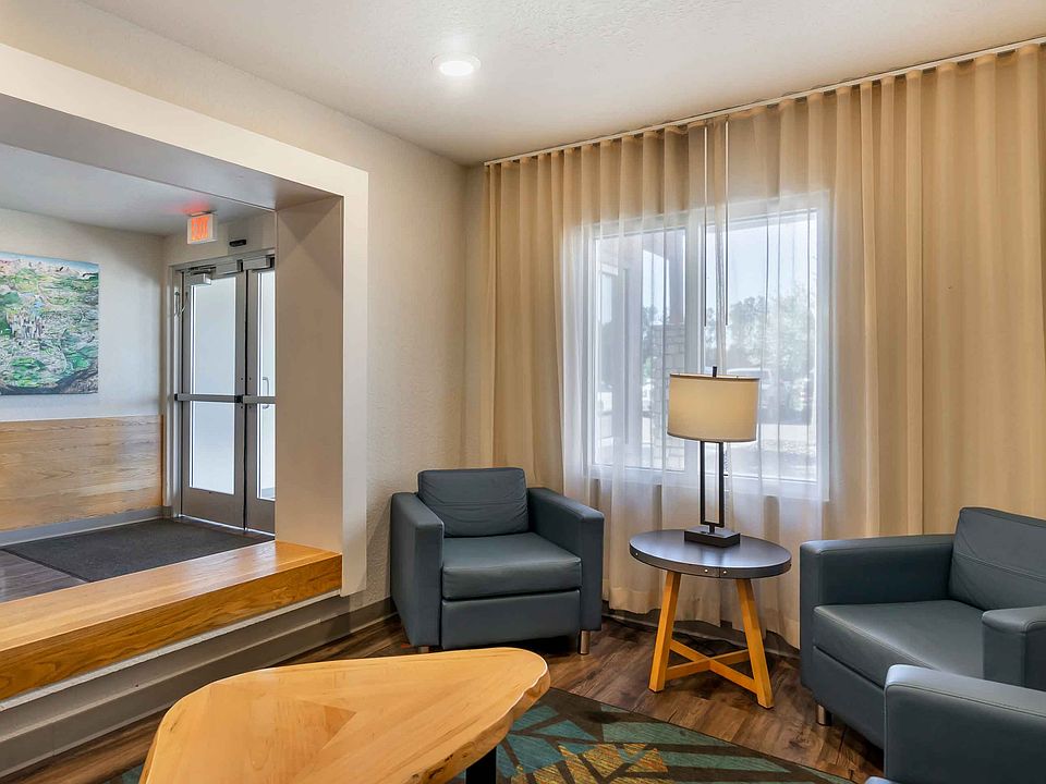 Lobby and Guest Check-in