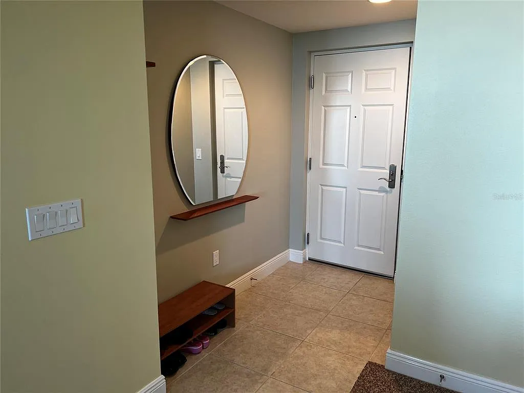1 bed, 1.5 bath, 1070 sqft, $5,200 — Photo 4