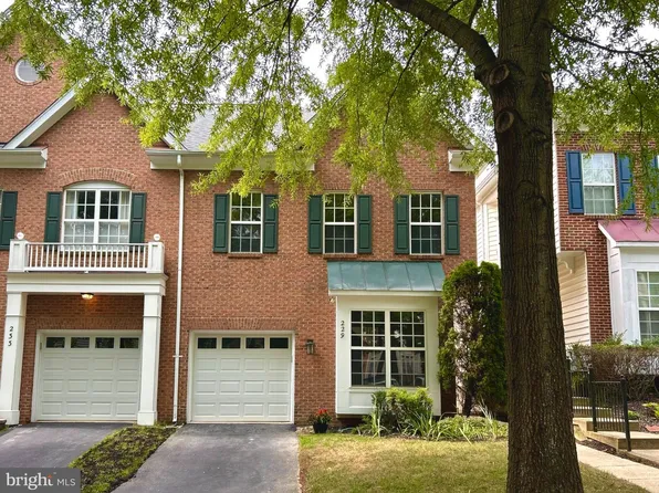 229 Painted Post Ln, Gaithersburg, MD 20878
