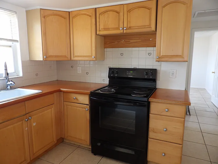 10025 Brandywine Ln — Photo 6