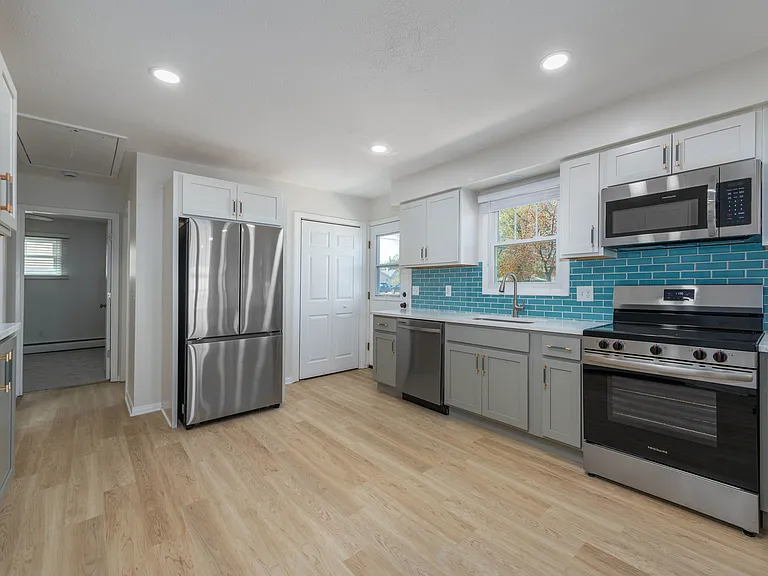 3844 Edgewater Blvd — Photo 9