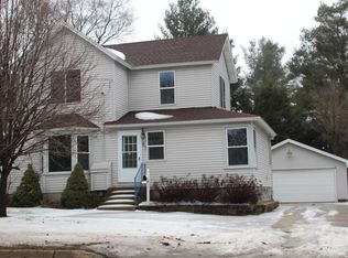 83 W Division St, Sparta, MI 49345