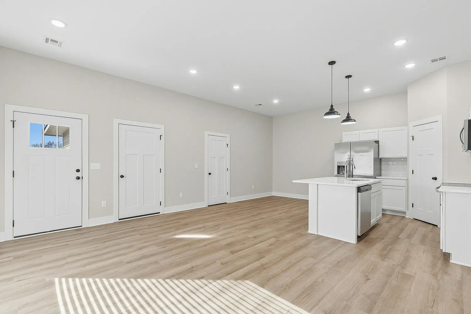 3 bed, $1,500 — Photo 3