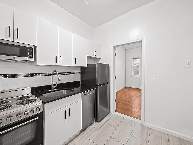 426 E 73rd St #1RW — Photo 2