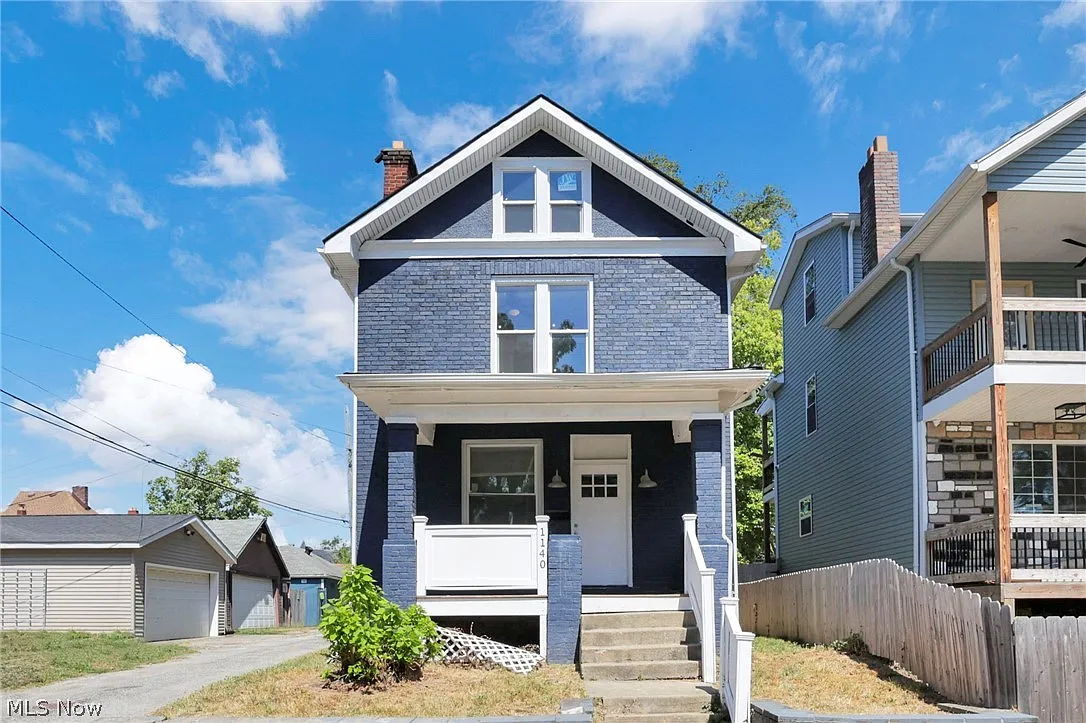 1140 Forest St photo 1