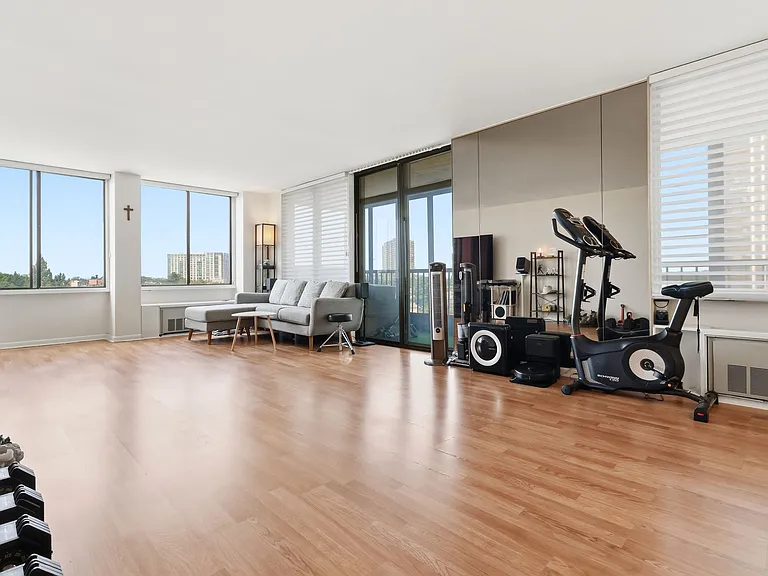 200 Winston Dr #720 — Photo 9