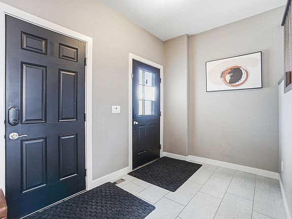 5th image of 4401 38a St