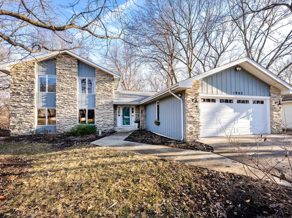 1008 Valencia Dr, Shorewood, IL 60404