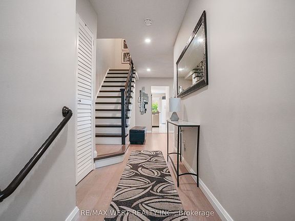 5th image of 8 Jensen Ct