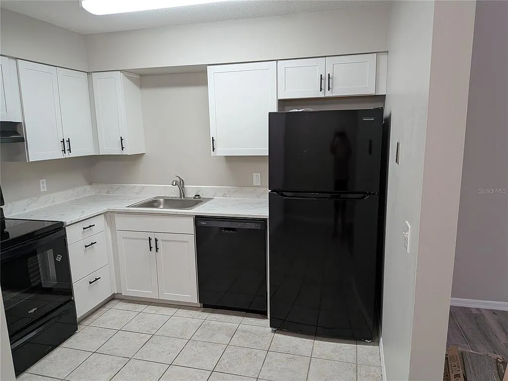2 bed, 2.0 bath, 899 sqft, $1,100 — Photo 3