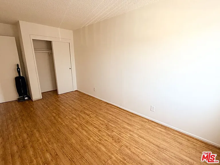 815 S Ardmore Ave #201 — Photo 8