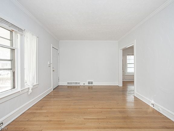 3rd image of 2671 Hampshire Rd