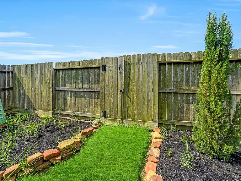24247 Via Vitani Dr — Photo 36
