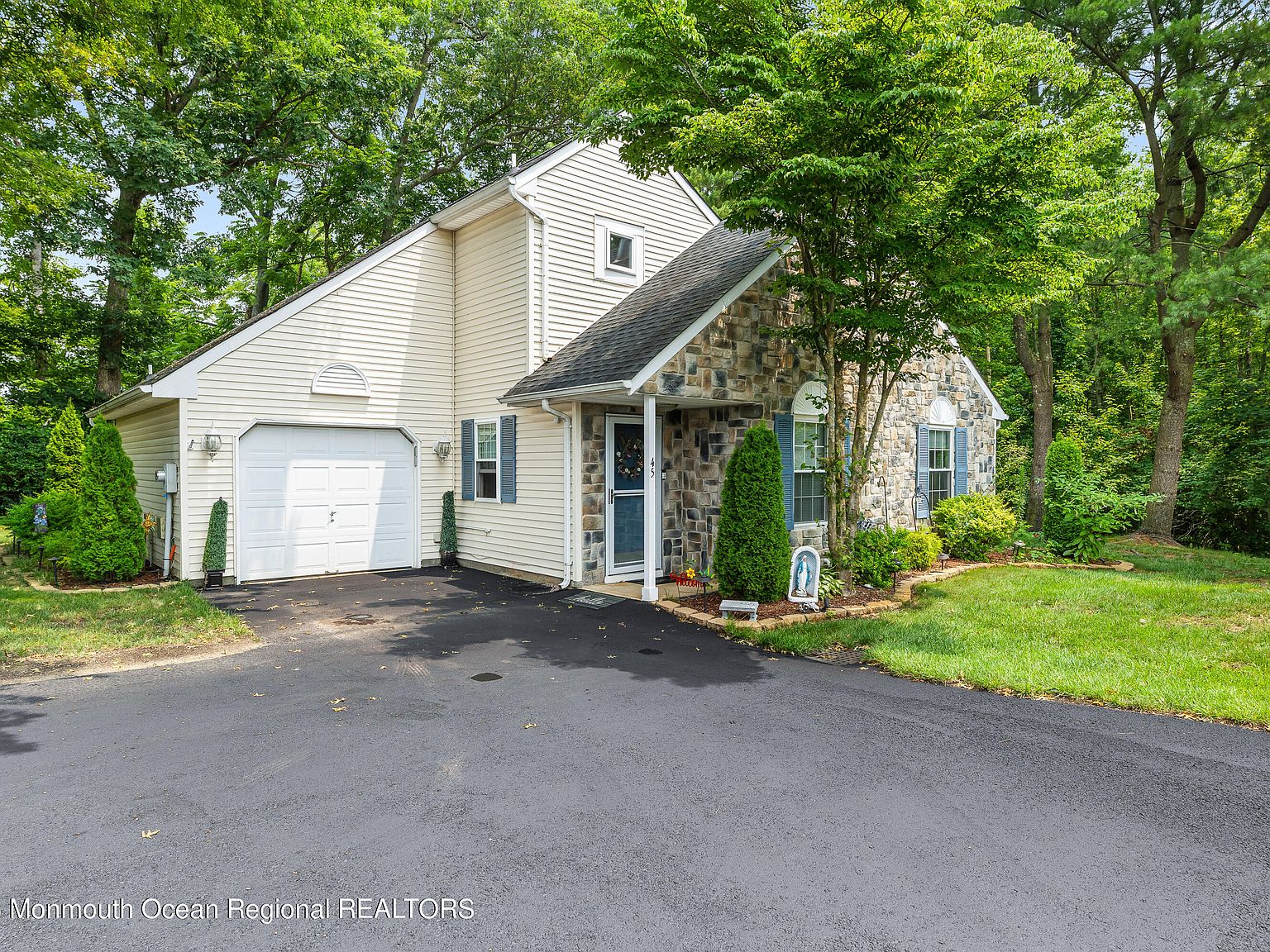 45 Ivy Ridge Close UNIT 1000, Freehold, NJ 07728 | Zillow 