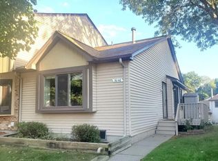 3040 Carly Ct, Auburn Hills, MI 48326