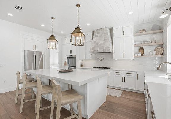 4th image of 411 W Point Washington Rd