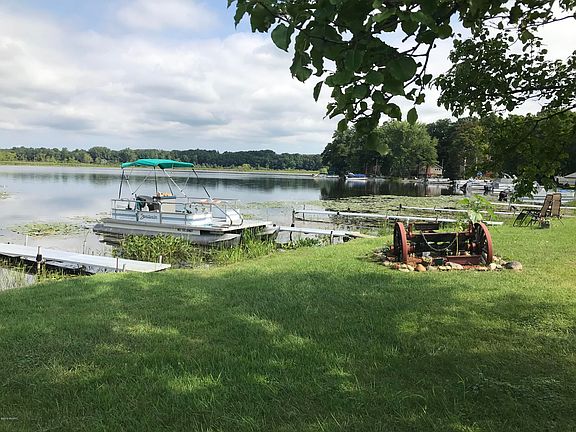 2nd image of 2540 Oakwood Dr