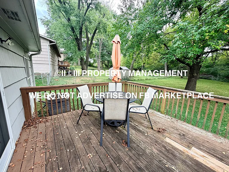 6905 NW 72nd Ter — Photo 33