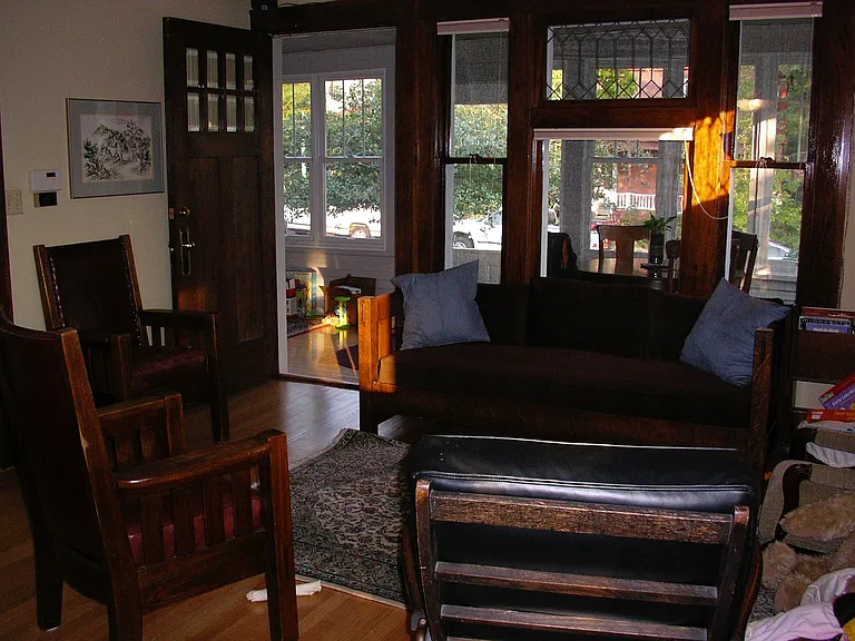 2261 Scudder St — Photo 3