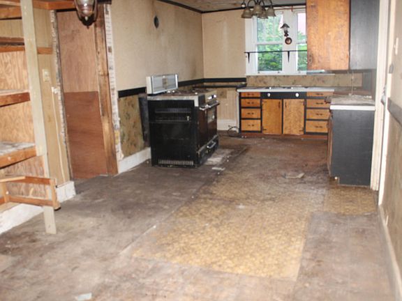 3rd image of 72 North Road