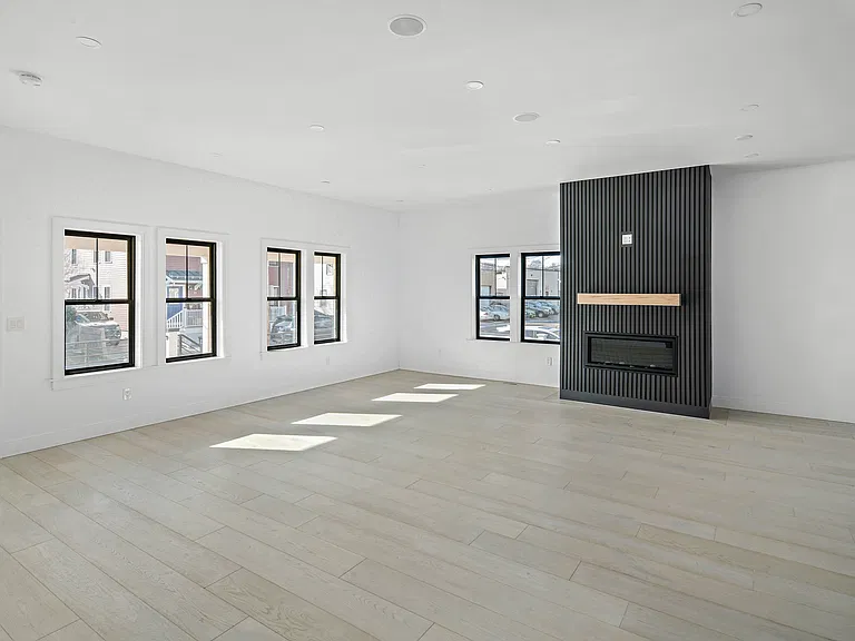 21 Woodbine St #21 — Photo 12