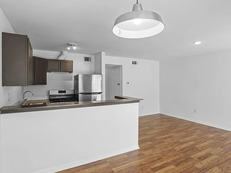 1408 Hughes St #15 — Photo 8