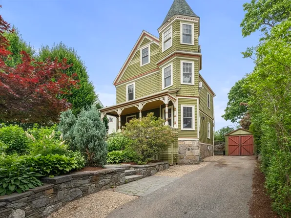 29 Dell Ave, Hyde Park, MA 02136