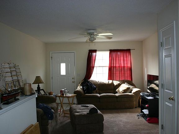 4th image of 123 Lee Dr #1