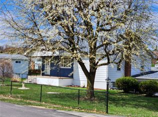 18 White St, Latrobe, PA 15650