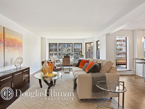 3rd image of 55 E 9th St APT 10G