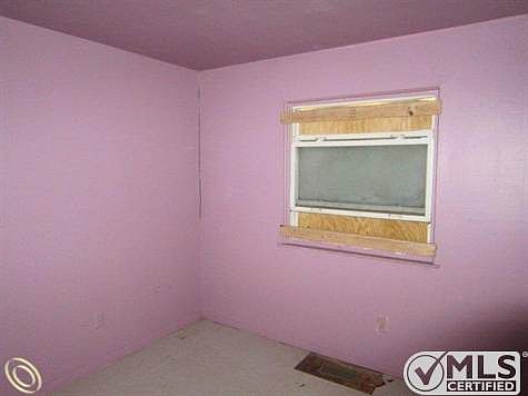 261-677803-Bedroom 2 (2).JPG