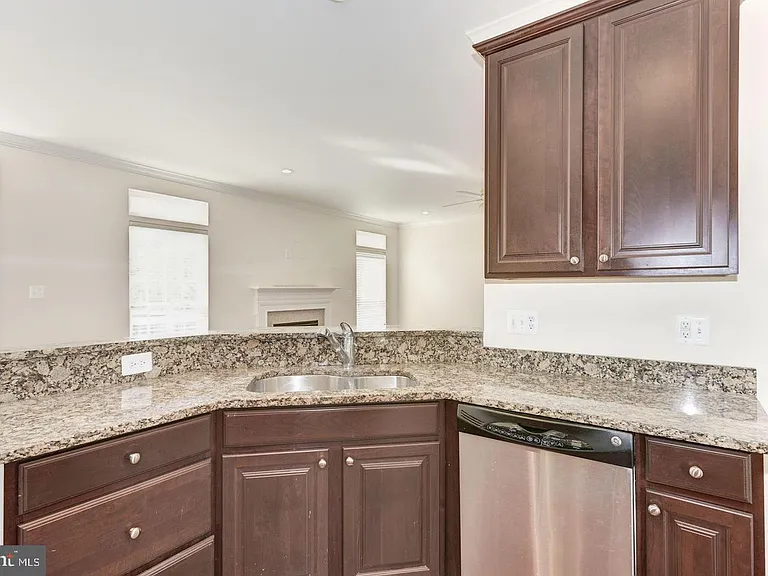 3795 Louise Ave — Photo 9