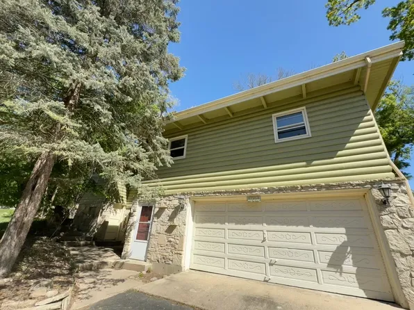 27616 W Rowe Ave, Spring Grove, IL 60081