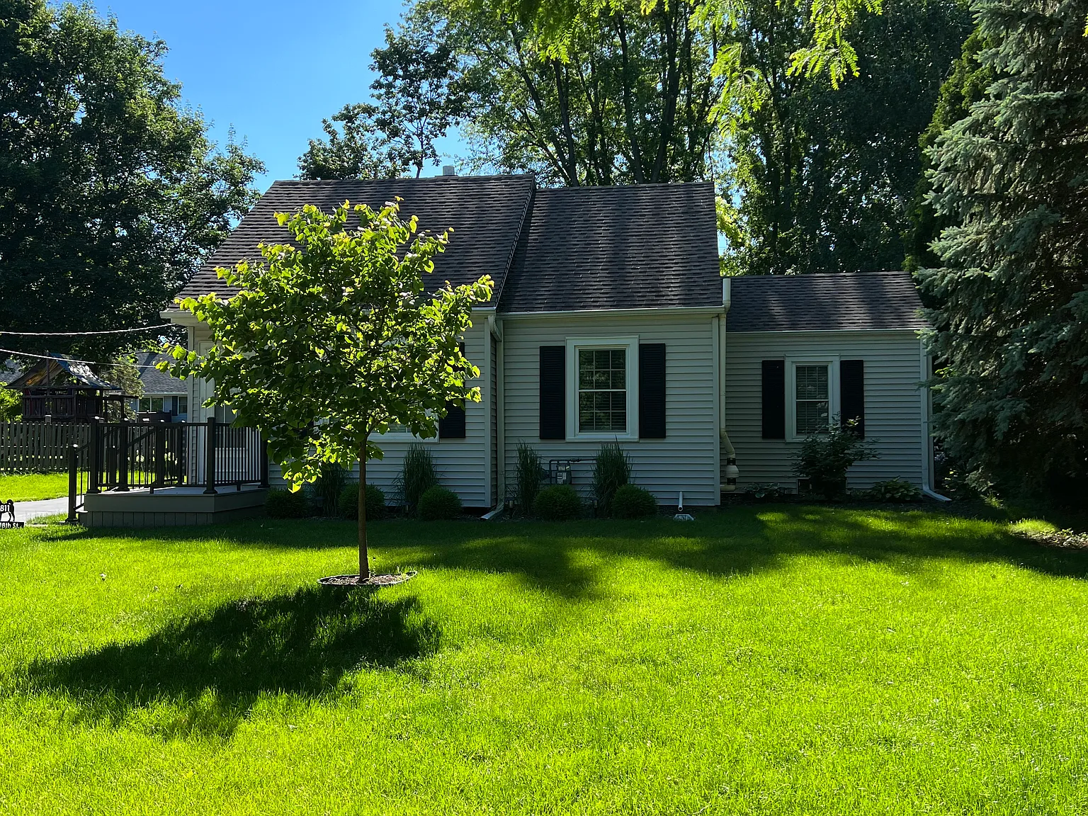 3 bed, 1.5 bath, 2548 sqft, $3,395 — Photo 2