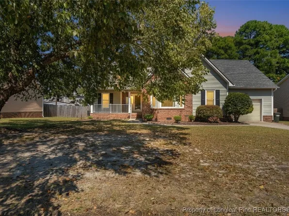 1044 Alexwood Dr, Hope Mills, NC 28348