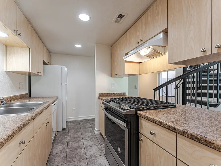 Hilleary Park - Military Housing — Photo 27