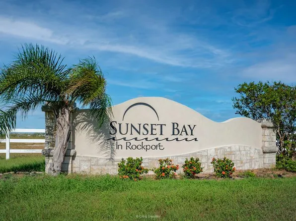 206 Sunrise Dr, Rockport, TX 78382