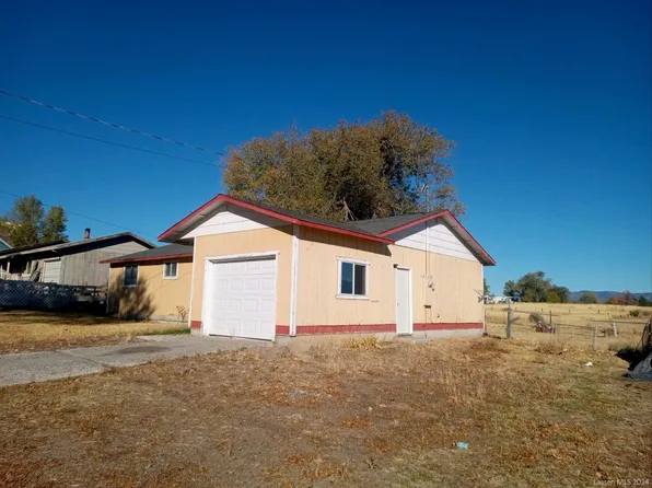 402 SW C St, Alturas, CA 96101