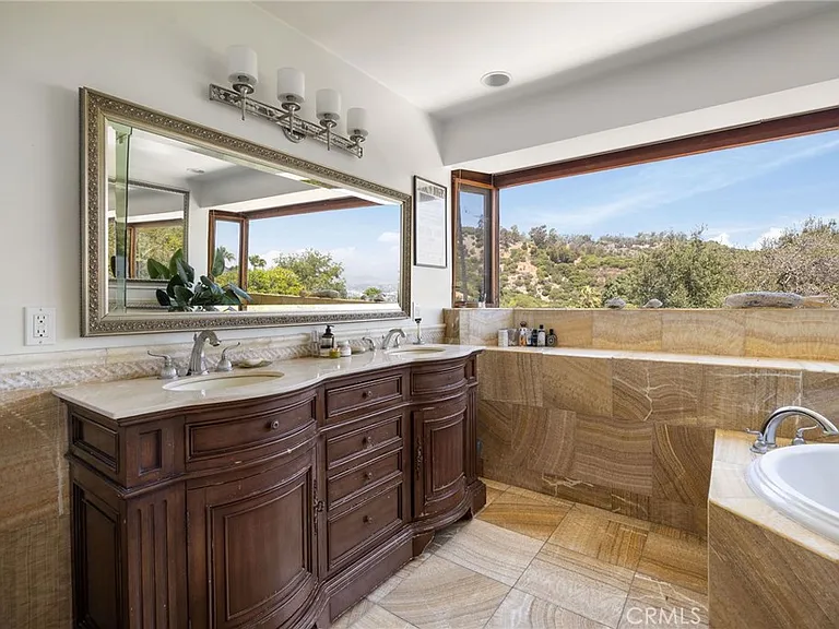 3704 Prestwick Dr — Photo 35