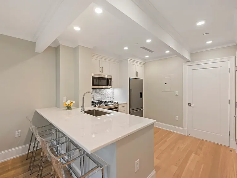 336 E 54th St #3A — Photo 5