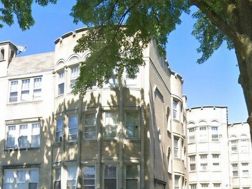 1st image of 6129 N Claremont Ave APT 1